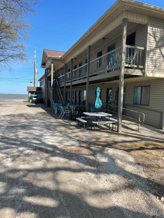 Lake Point Motel Марблхед Экстерьер фото