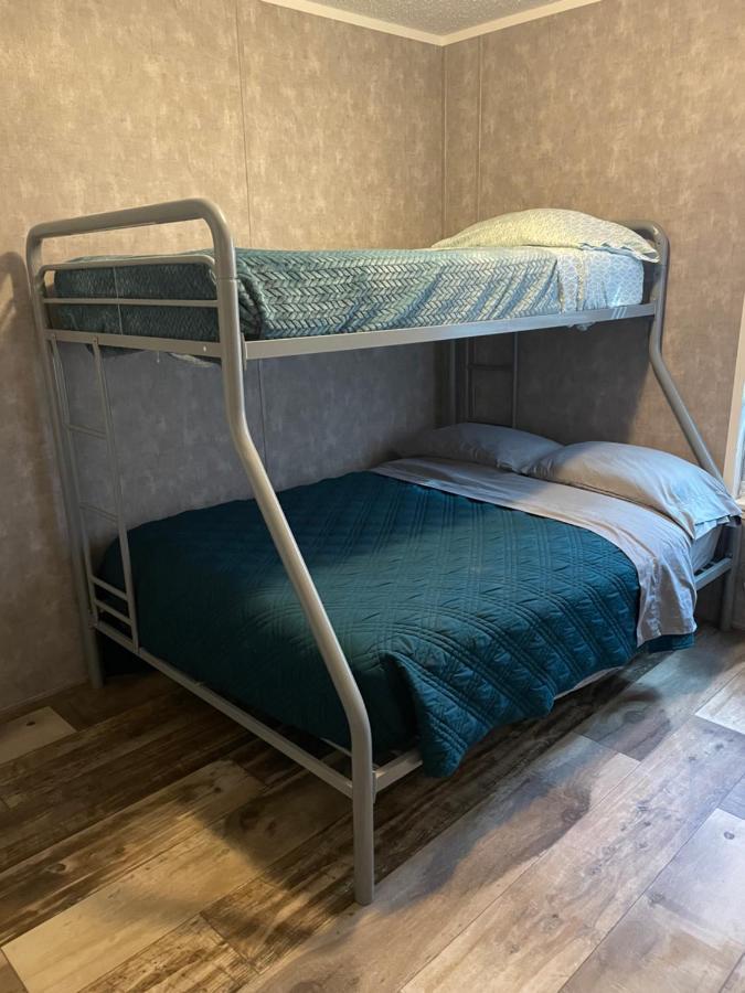 Lake Point Motel Марблхед Экстерьер фото