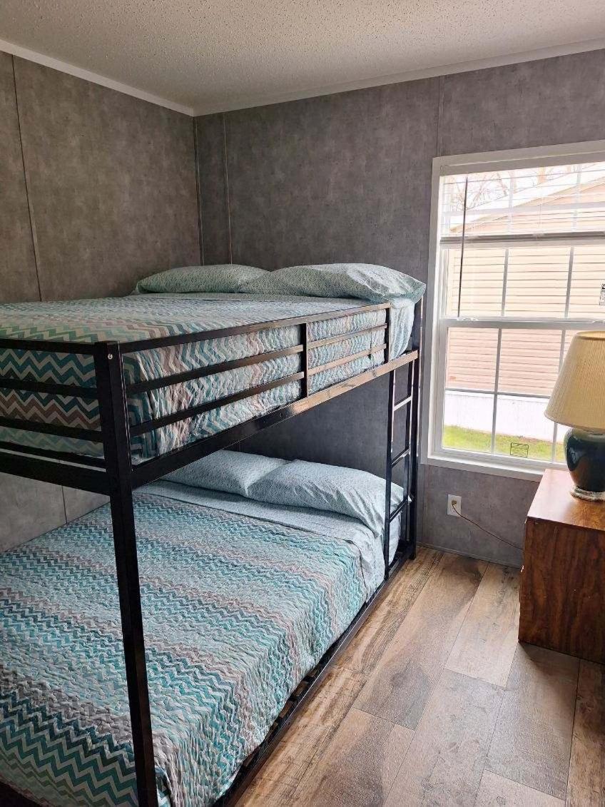 Lake Point Motel Марблхед Экстерьер фото